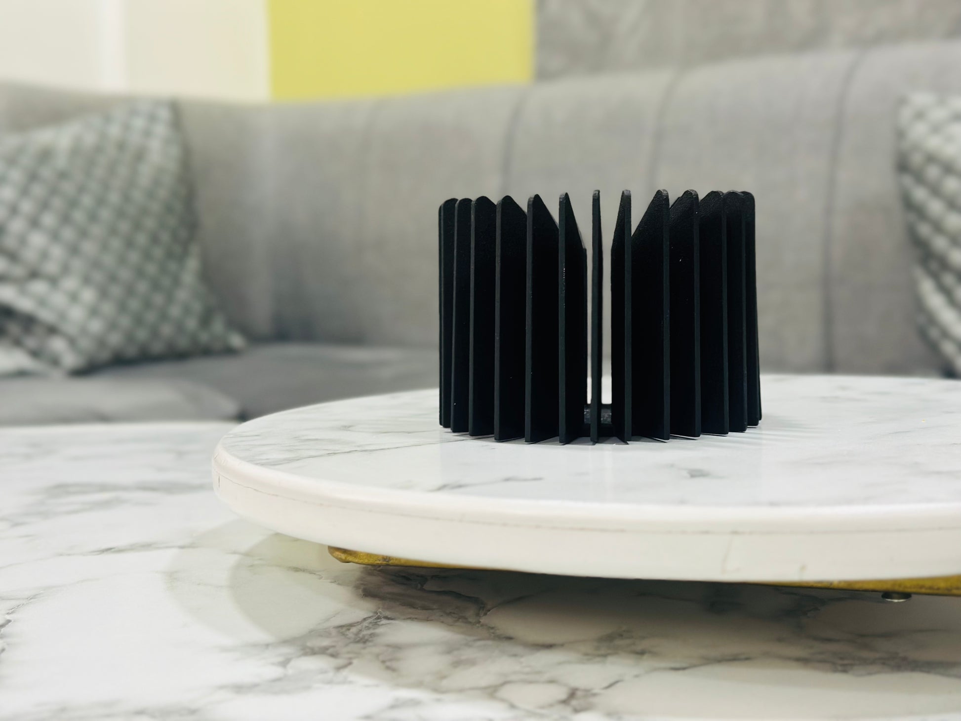 Modern Minimalist Black Iron Tealight Candle Holder - Madadh - MADADH